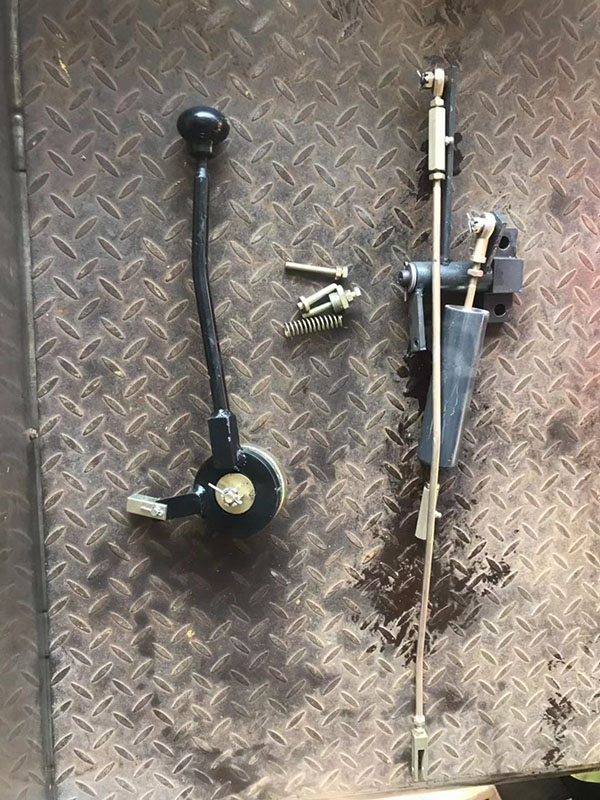 油門操縱桿及聯(lián)動(dòng)機(jī)構(gòu)