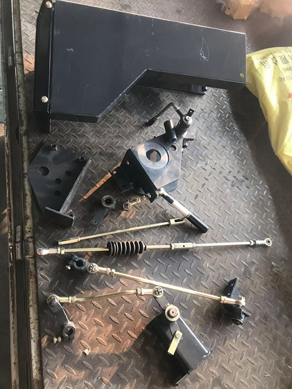 變速操縱桿聯(lián)動操縱箱