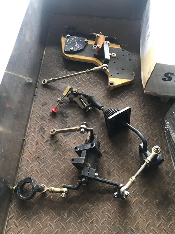 推土機鏟刀提升傾斜操縱總成