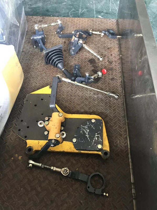 山推鏟刀提升傾斜操縱總成