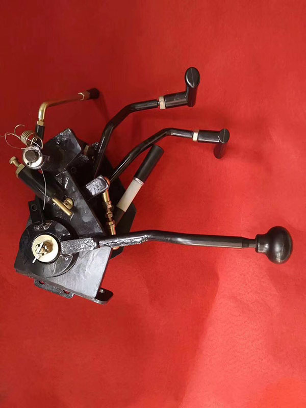 轉(zhuǎn)向操縱總成